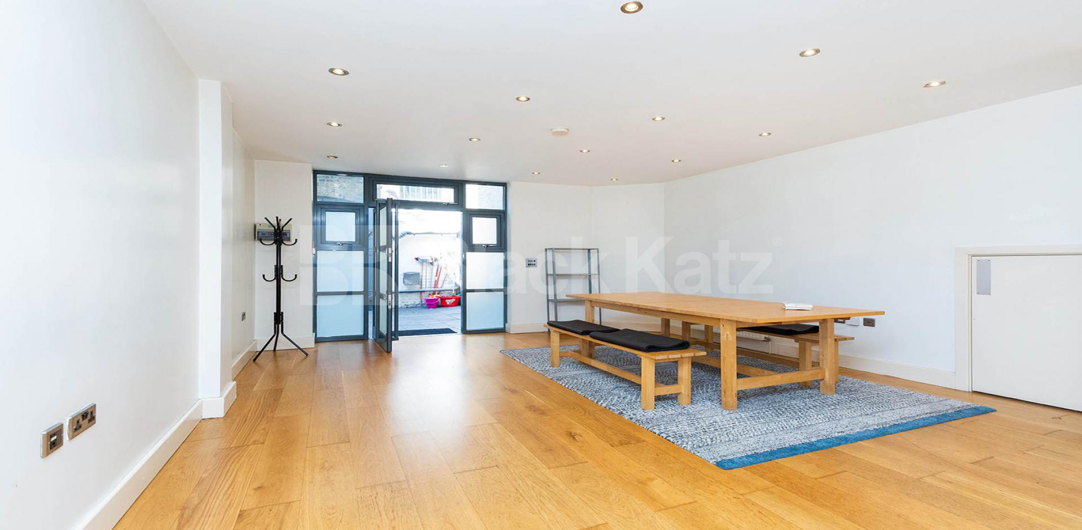 			2 Bedroom, 1 bath, 1 reception Apartment			 Bethnal Green Road, BETHNAL GREEN /HACKNEY